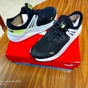 Size 13.5 Kids Brand New Pumas Slip on